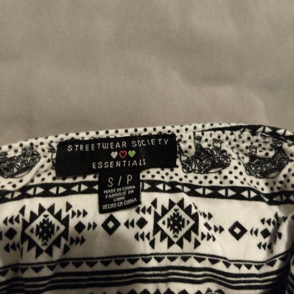 Black and White Crop Top - Picture 3 of 3